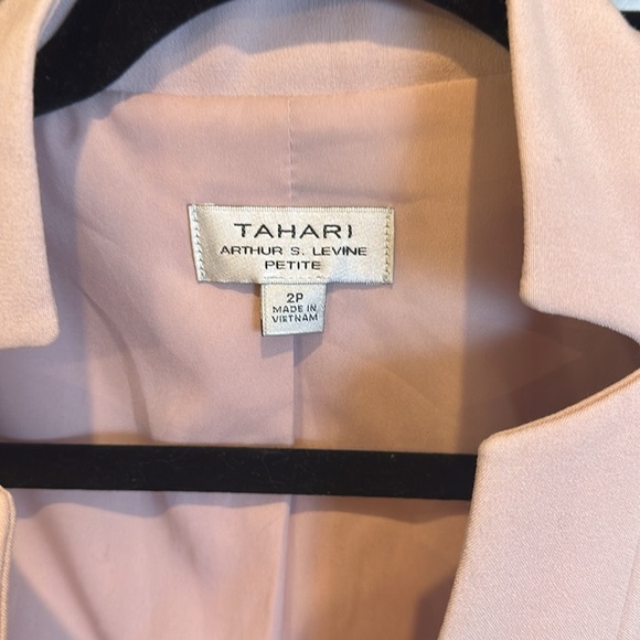 Tahari pale lavender hook eye closure blazer belted ankle pants suit set size 2P - Picture 2 of 3